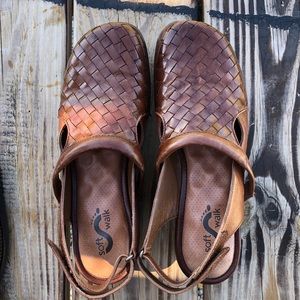 Soft walk genuine braided leather sandal clog